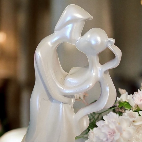 🦋Vintage Cake Topper Art deco resin pearlized Bride &Groom Elegant sophis… - Picture 2 of 4
